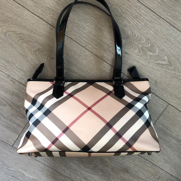 Burberry Handbags - Burberry Nickie tote classic Nova check vinyl